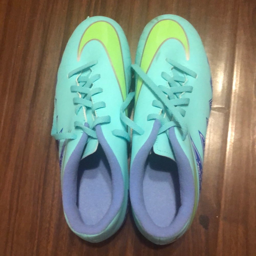 Nike soccer cleats size 5Y